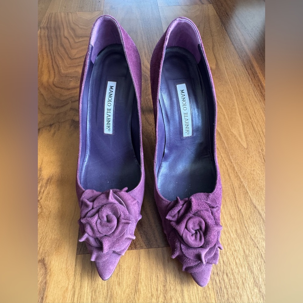 Manolo Blahnik Purple Flower Pointed Toe Pumps 5.5